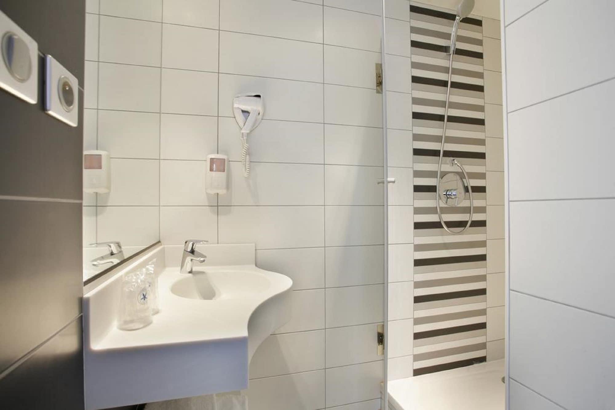 Hotel Kyriad Direct Nord