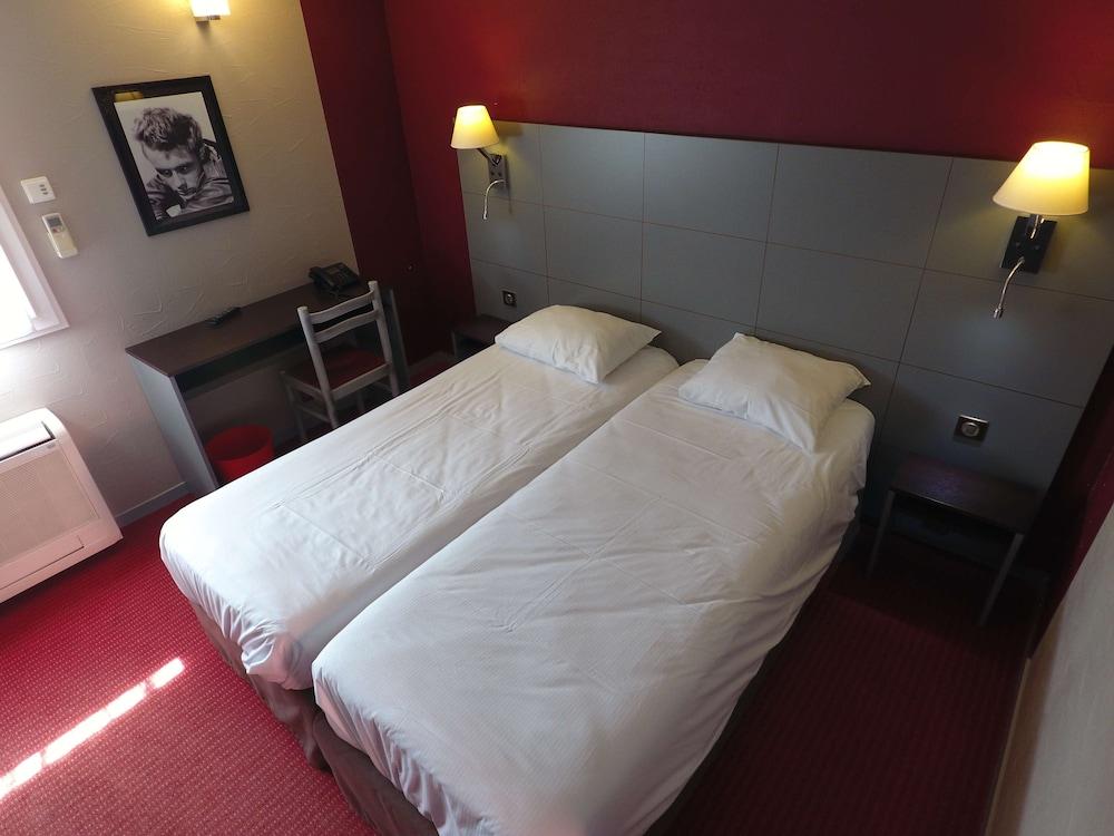 Kyriad Direct Nord Hotel
