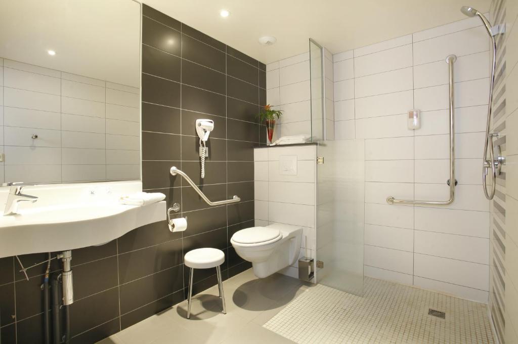 Hotel Kyriad Direct Nord