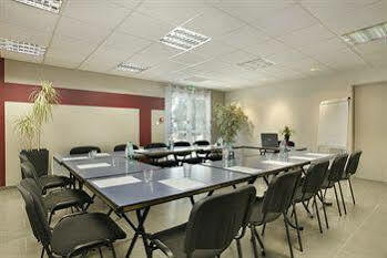 Hotel Kyriad Direct Nord